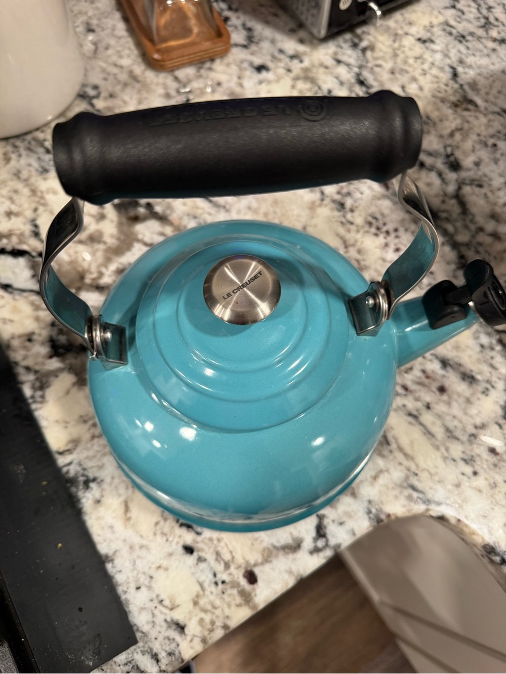Le Creuset, Classic Whistling Kettle- Caribbean, 1.6 L/ 1.7 QT - Picture 2 of 9